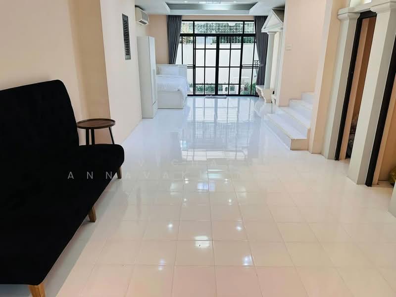 Moo Baan Chicha Castle, Bangkok, Sukhumvit 31, Khlongtoei Nua, Watthana, Bangkok, 4 Bedrooms, 350 sqm, Single Detached House For Rent, by Vichai  Annavakulthorn, 500275882 - DDproperty.com