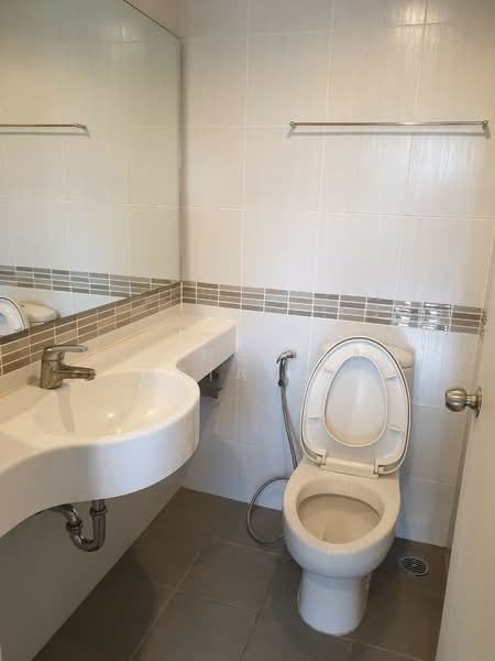 Lumpini Place Srinakarin-Huamak Station, Bangkok, Srinakarin Road, Suan Luang, Suan Luang, Bangkok, 1 Bedroom, 26 sqm, Condo For Rent, by Living Real Estates, 500275913 - DDproperty.com