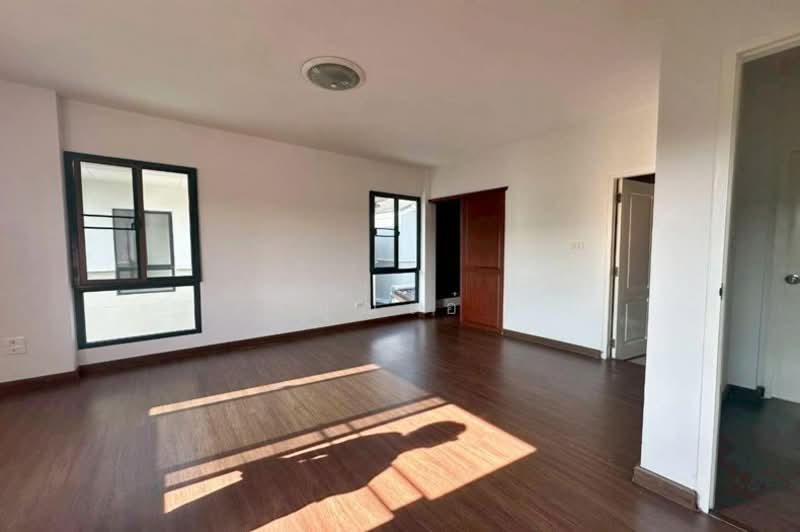 Warabodin Wongwaen-Lamlukka, Pathum Thani, Lamlukka Road, Lat Sawai, Lam Luk Ka, Pathum Thani, 3 Bedrooms, 150 sqm, Single Detached House For Sale, by คุณเอ๋, 500275999 - DDproperty.com