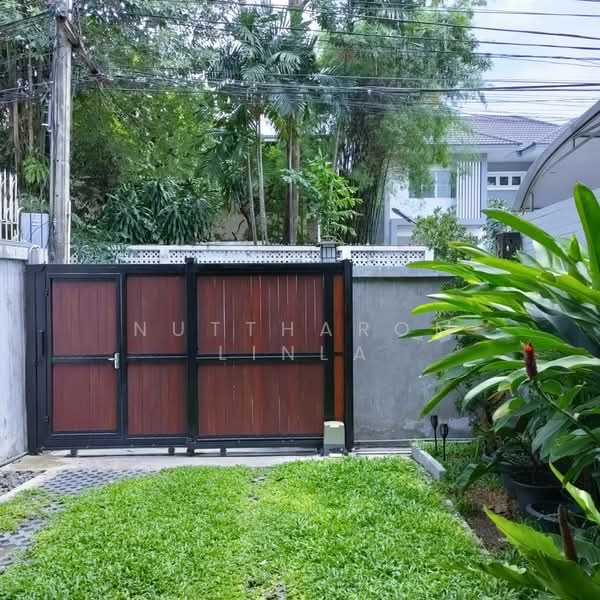 4-BR Townhouse, Bangkok, Phra Kanong Nua, Watthana, Bangkok, 4 Bedrooms, 400 sqm, Townhouse For Sale, by Nuttharom Linla, 500276000 - DDproperty.com