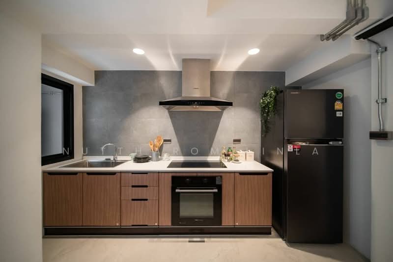 3-BR Townhouse, Bangkok, Khlong Tan Nua, Watthana, Bangkok, 3 Bedrooms, 250 sqm, Townhouse For Sale, by Nuttharom Linla, 500276067 - DDproperty.com