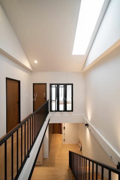 3-BR Townhouse, Bangkok, Khlong Tan Nua, Watthana, Bangkok, 3 Bedrooms, 250 sqm, Townhouse For Sale, by Nuttharom Linla, 500276067 - DDproperty.com