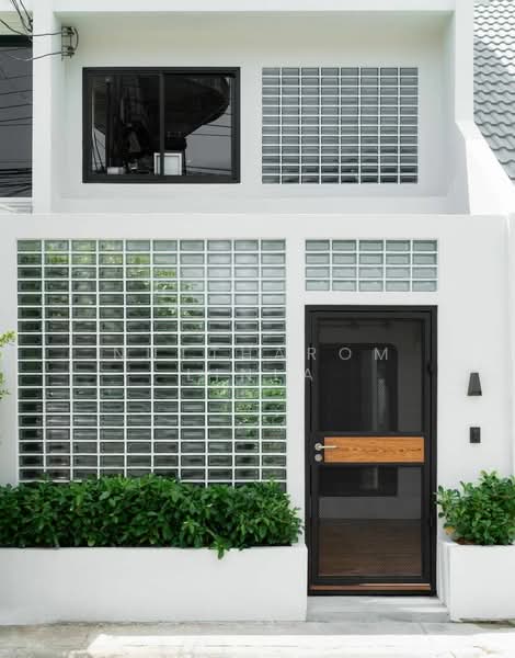 3-BR Townhouse, Bangkok, Khlong Tan Nua, Watthana, Bangkok, 3 Bedrooms, 250 sqm, Townhouse For Sale, by Nuttharom Linla, 500276067 - DDproperty.com