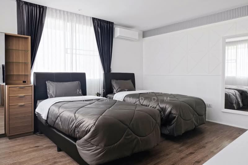 D.S. Tower 1 Sukhumvit 33, Bangkok, Soi Phrom Chit, Khlong Tan Nua, Watthana, Bangkok, 3 Bedrooms, 250 sqm, Condo For Rent, by Nopatorn Prem-udom, 500276193 - DDproperty.com