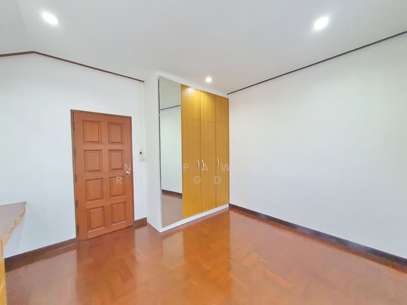 ให้เช่า บ้านเดี่ยว 2 ชั้น ถนนเทิดพระเกียรติ ใกล้ช่างชุ่ย, Nonthaburi, Wat Chalo, Bang Kruai, Nonthaburi, 3 Bedrooms, 250 sqm, Single Detached House For Rent, by Noppawan Ruangdech, 500276293 - DDproperty.com