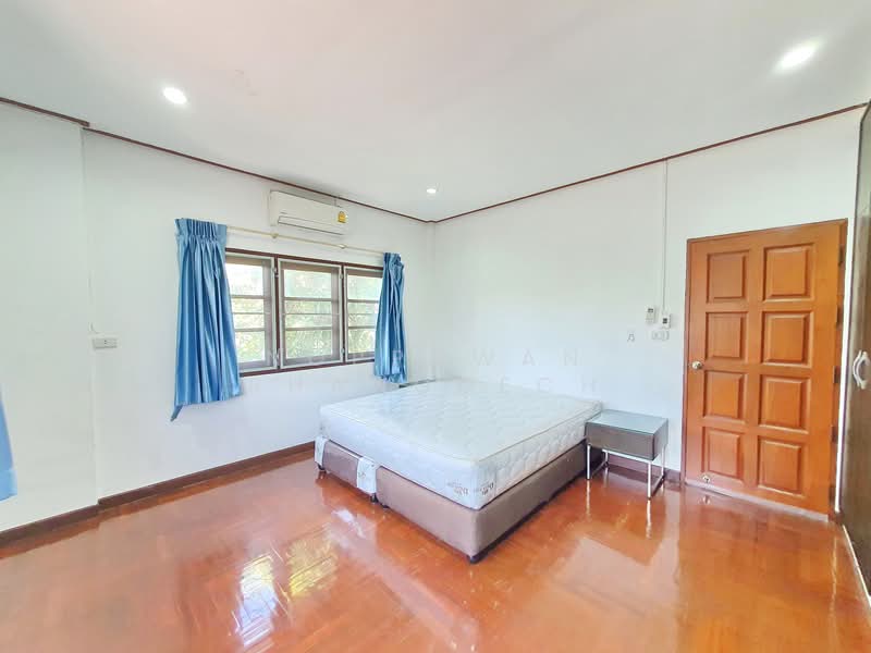 ให้เช่า บ้านเดี่ยว 2 ชั้น ถนนเทิดพระเกียรติ ใกล้ช่างชุ่ย, Nonthaburi, Wat Chalo, Bang Kruai, Nonthaburi, 3 Bedrooms, 250 sqm, Single Detached House For Rent, by Noppawan Ruangdech, 500276293 - DDproperty.com
