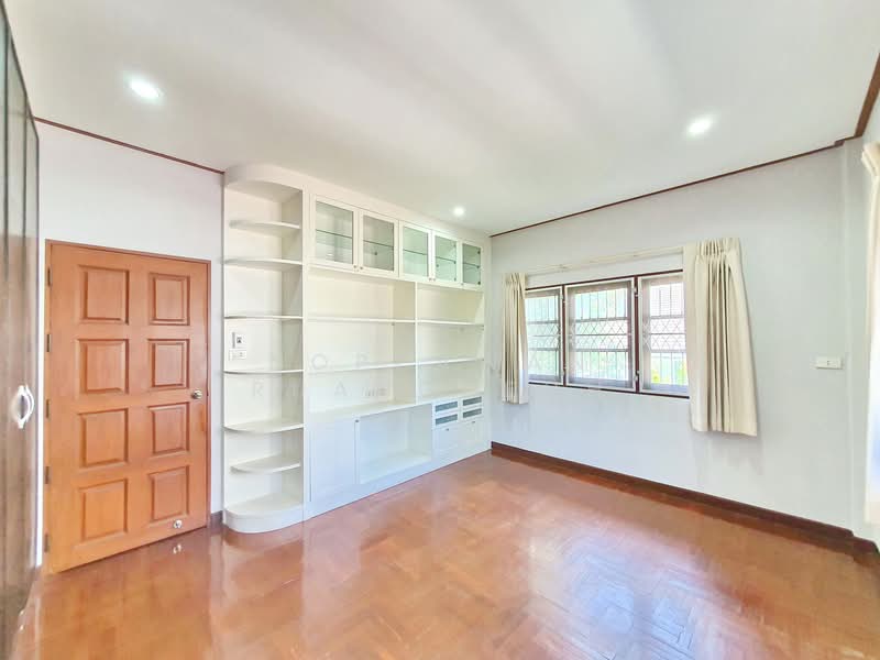 ให้เช่า บ้านเดี่ยว 2 ชั้น ถนนเทิดพระเกียรติ ใกล้ช่างชุ่ย, Nonthaburi, Wat Chalo, Bang Kruai, Nonthaburi, 3 Bedrooms, 250 sqm, Single Detached House For Rent, by Noppawan Ruangdech, 500276293 - DDproperty.com