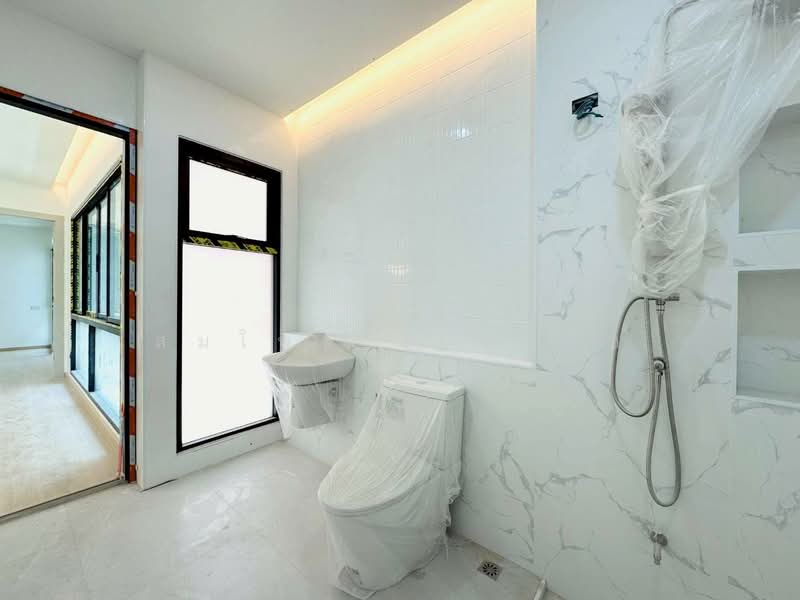 เฉลิมพระเกียรติร.9, Bangkok, Nong Bon, Prawet, Bangkok, 3 Bedrooms, 200 sqm, Semi-Detached House (Twin House) For Sale, by สมโพธิ เทศวิรัช, 500276299 - DDproperty.com