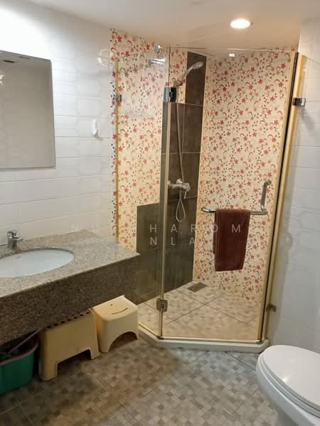 Omni Tower Sukhumvit Nana, Bangkok, 69 Sukhumvit 4 Alley, Khlong Toei, Khlong Toei, Bangkok, 3 Bedrooms, 110 sqm, Condo For Sale, by Nuttharom Linla, 500276321 - DDproperty.com