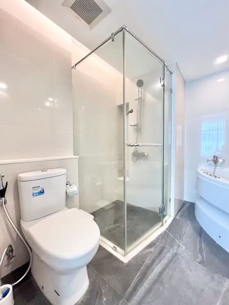 Focus Ploenchit, Bangkok, Soi Sukhumvit 2, Khlong Toei, Khlong Toei, Bangkok, 2 Bedrooms, 70 sqm, Condo For Sale, by Worazett pornpatpulkasaim, 500276430 - DDproperty.com