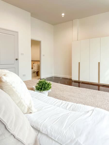 De Siam Suan Luang Rama 9 Village, Bangkok, Dok Mai, Prawet, Bangkok, 4 Bedrooms, 160 sqm, Townhouse For Sale, by ธัญวัลย์ มานะกิจรุ่งเรือง, 500276580 - DDproperty.com