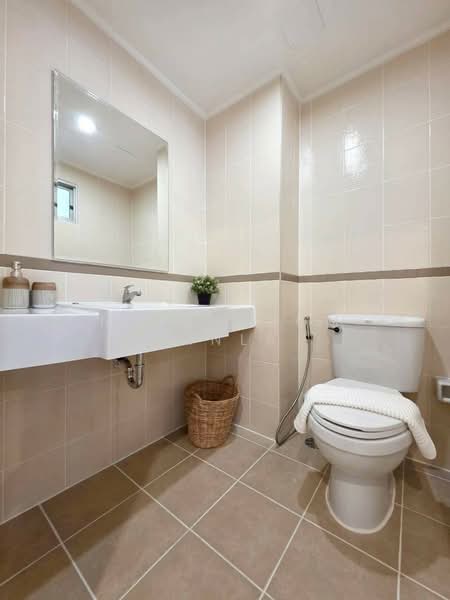 Lumpini Ville Cultural Center, Bangkok, Prachautid Road, Samsen Nok, Huai Khwang, Bangkok, 2 Bedrooms, 61 sqm, Condo For Sale, by Nuttharom Linla, 500276582 - DDproperty.com