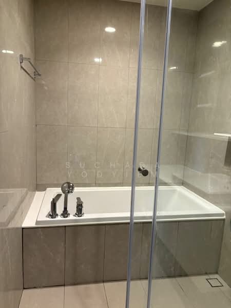 The Issara Sathorn : ดิ อิสสระ สาทร, Bangkok, ถนนจันทน์, Thung Maha Mek, Sathon, Bangkok, 2 Bedrooms, 90 sqm, Condo For Sale, by Suchada Yodyiem, 500276603 - DDproperty.com