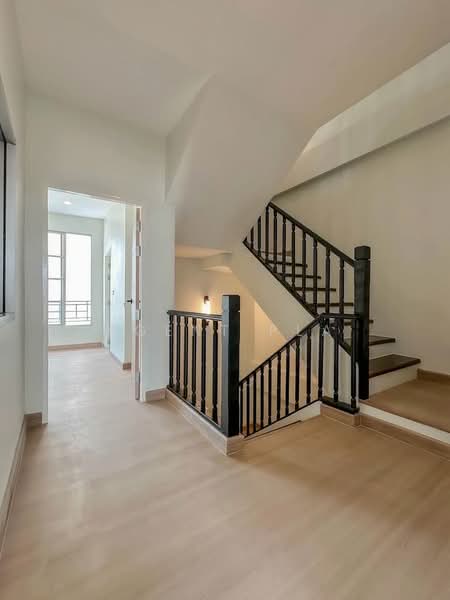 For Sale: Newly Renovated 4-Story Home Office, Baan Klang Muang Rama 9 - Ladprao (SPSAD3959), Bangkok, Phlapphla, Wang Thonglang, Bangkok, 4 Bedrooms, 260 sqm, Townhouse For Sale, by Agent Pla, 500276655 - DDproperty.com
