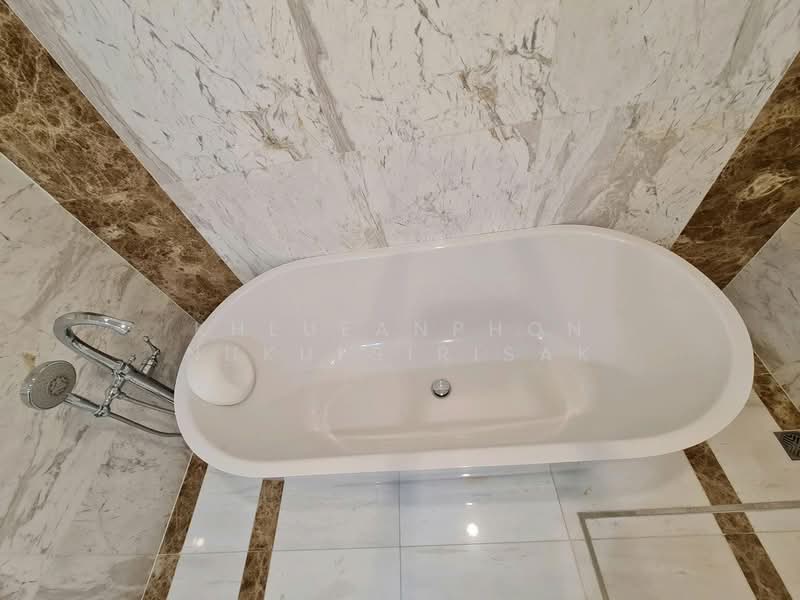 H Sukhumvit 43, Bangkok, 28 Sukhumvit 34 Road, Khlong Tan Nua, Watthana, Bangkok, 4 Bedrooms, 238 sqm, Condo For Rent, by Khlueanphon Nukulsirisak, 500276776 - DDproperty.com