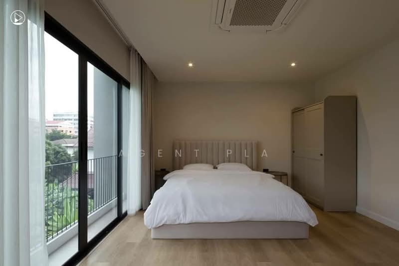 For Rent/Sale: Detached House, Soi Pridi Phanomyong 14, near Ekkamai and Thonglor (SPSAD3961), Bangkok, Phra Kanong Nua, Watthana, Bangkok, 3 Bedrooms, 300 sqm, Single Detached House For Sale, by Agent Pla, 500276787 - DDproperty.com