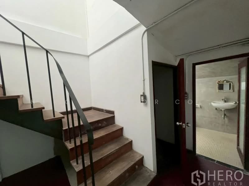 For Rent Home Office 300 sqm BTS Ekkamai Watthana Bangkok HRE00640, Bangkok, สุขุมวิท, Khlong Tan Nua, Watthana, Bangkok, , 300 sqm, Shophouse For Rent, by Hero Realtor Co., Ltd., 500276868 - DDproperty.com