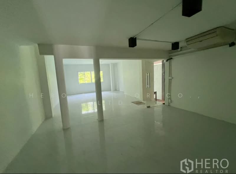 For Rent Home Office 300 sqm BTS Ekkamai Watthana Bangkok HRE00640, Bangkok, สุขุมวิท, Khlong Tan Nua, Watthana, Bangkok, , 300 sqm, Shophouse For Rent, by Hero Realtor Co., Ltd., 500276868 - DDproperty.com