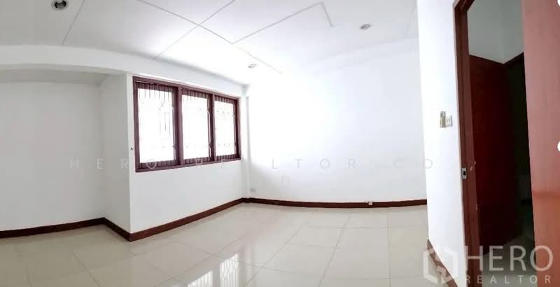 For rent Home Office 300 sqm BTS Thonglor Watthana Bangkok HRE00638, Bangkok, สุขุมวิท, Khlong Tan Nua, Watthana, Bangkok, 3 Bedrooms, 300 sqm, Townhouse For Rent, by Hero Realtor Co., Ltd., 500276977 - DDproperty.com