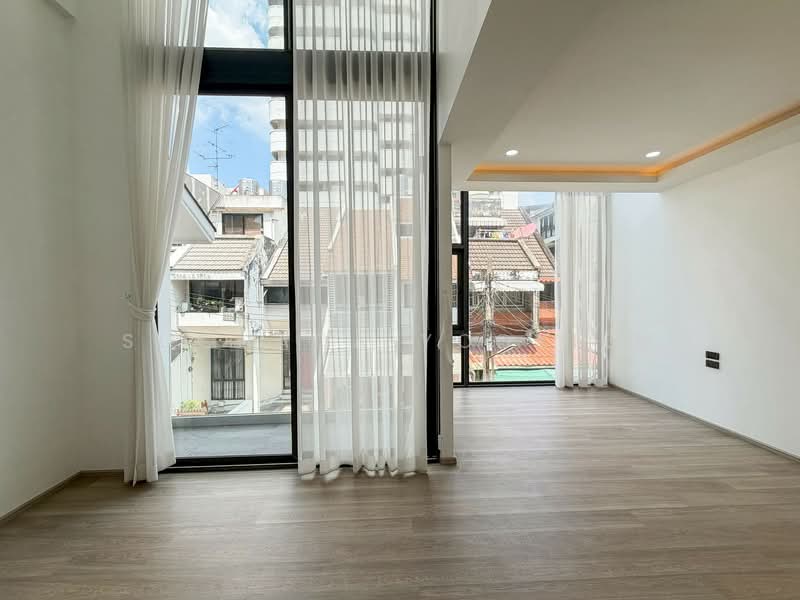 4-BR Townhouse, Bangkok, Khlongtoei Nua, Watthana, Bangkok, 4 Bedrooms, 250 sqm, Townhouse For Sale, by Suchada Yodyiem, 500277054 - DDproperty.com