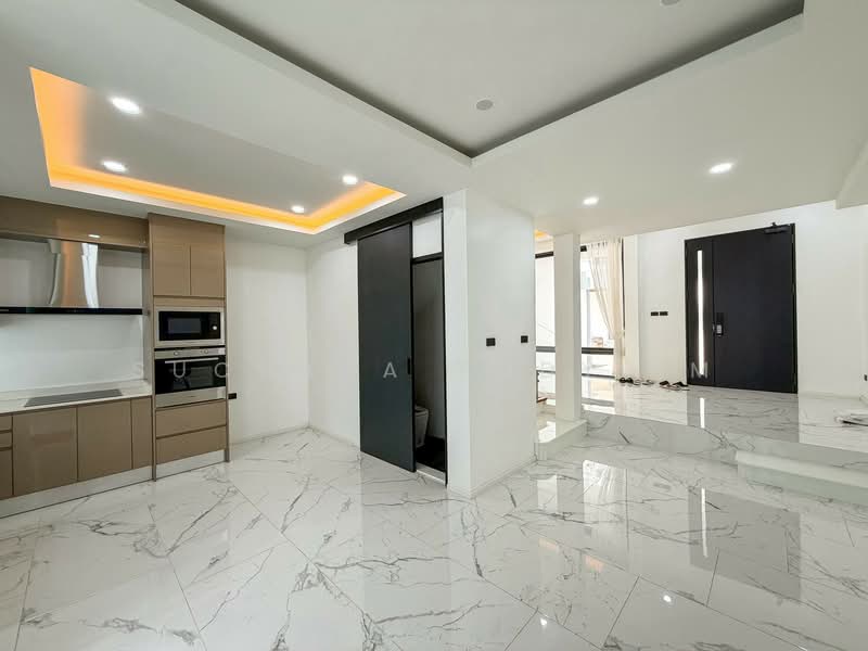 4-BR Townhouse, Bangkok, Khlongtoei Nua, Watthana, Bangkok, 4 Bedrooms, 250 sqm, Townhouse For Sale, by Suchada Yodyiem, 500277054 - DDproperty.com