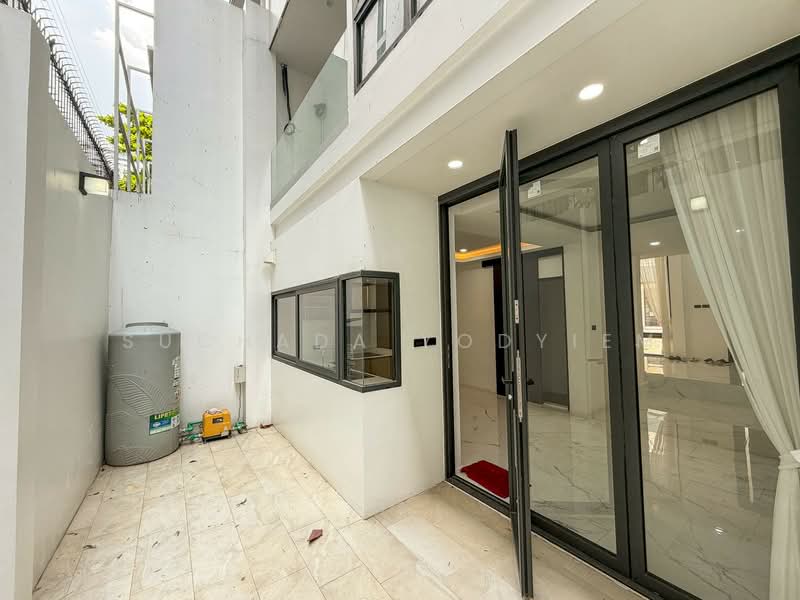 4-BR Townhouse, Bangkok, Khlongtoei Nua, Watthana, Bangkok, 4 Bedrooms, 250 sqm, Townhouse For Sale, by Suchada Yodyiem, 500277054 - DDproperty.com