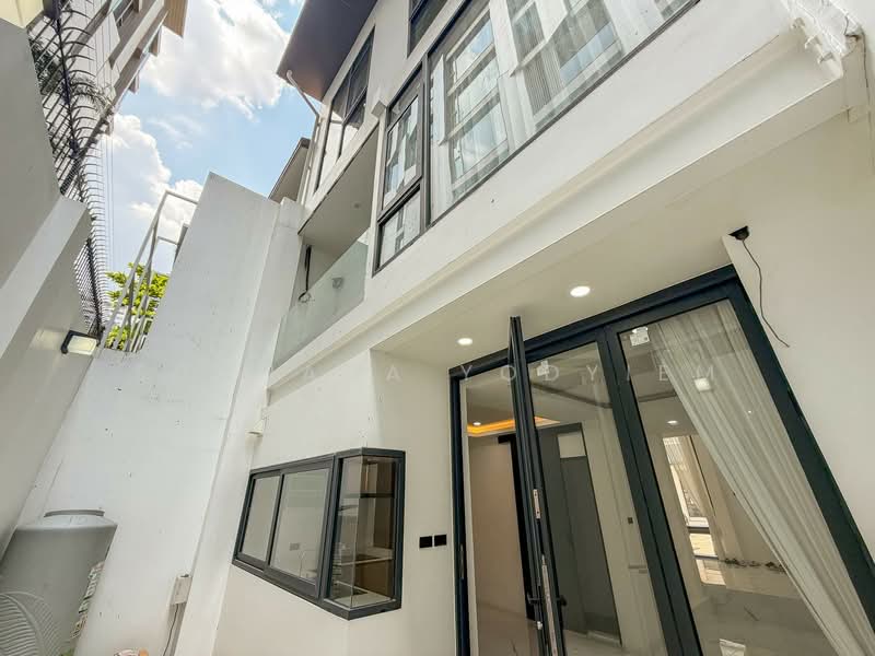 4-BR Townhouse, Bangkok, Khlongtoei Nua, Watthana, Bangkok, 4 Bedrooms, 250 sqm, Townhouse For Sale, by Suchada Yodyiem, 500277054 - DDproperty.com