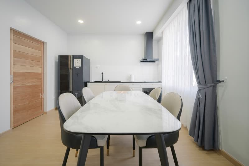 4-BR Townhouse, Bangkok, Thung Wat Don, Sathon, Bangkok, 4 Bedrooms, 382 sqm, Townhouse For Sale, by Nuttharom Linla, 500277095 - DDproperty.com