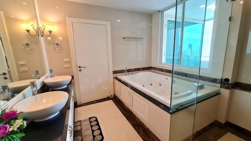 Piyathip Place, Bangkok, 24 Soi Prommitr, Khlong Tan Nua, Watthana, Bangkok, 4 Bedrooms, 375 sqm, Condo For Rent, by Wanphen Khemprasit, 500277158 - DDproperty.com