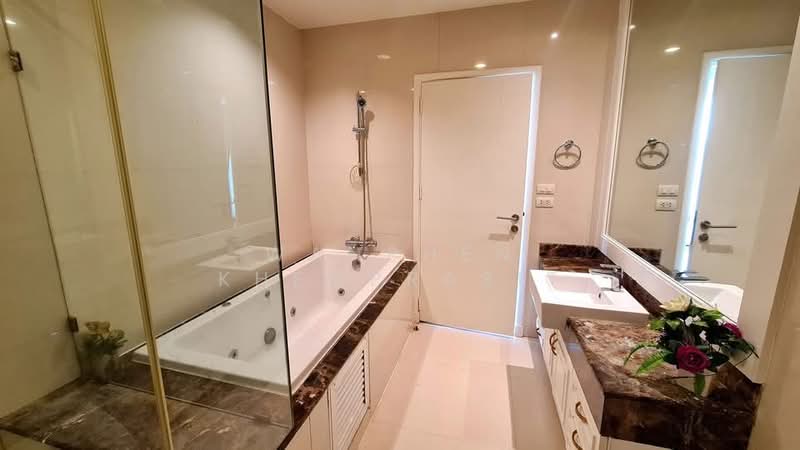 Piyathip Place, Bangkok, 24 Soi Prommitr, Khlong Tan Nua, Watthana, Bangkok, 4 Bedrooms, 375 sqm, Condo For Rent, by Wanphen Khemprasit, 500277158 - DDproperty.com