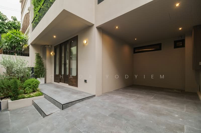 2-BR Townhouse, Bangkok, Phra Kanong Nua, Watthana, Bangkok, 2 Bedrooms, 325 sqm, Townhouse For Sale, by Suchada Yodyiem, 500277373 - DDproperty.com