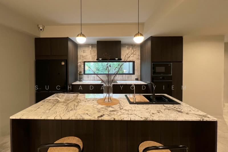 2-BR Townhouse, Bangkok, Phra Kanong Nua, Watthana, Bangkok, 2 Bedrooms, 325 sqm, Townhouse For Sale, by Suchada Yodyiem, 500277373 - DDproperty.com