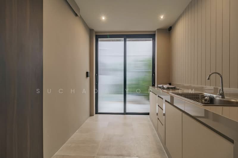 2-BR Townhouse, Bangkok, Phra Kanong Nua, Watthana, Bangkok, 2 Bedrooms, 325 sqm, Townhouse For Sale, by Suchada Yodyiem, 500277373 - DDproperty.com