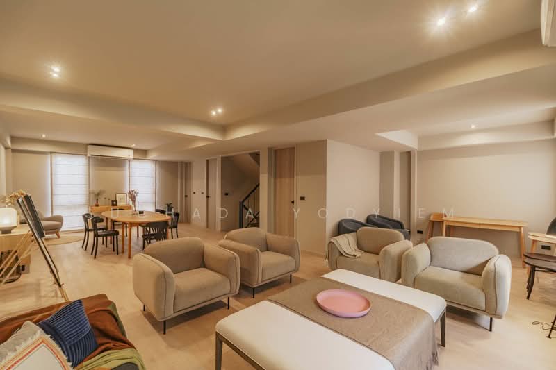 2-BR Townhouse, Bangkok, Phra Kanong Nua, Watthana, Bangkok, 2 Bedrooms, 325 sqm, Townhouse For Sale, by Suchada Yodyiem, 500277373 - DDproperty.com