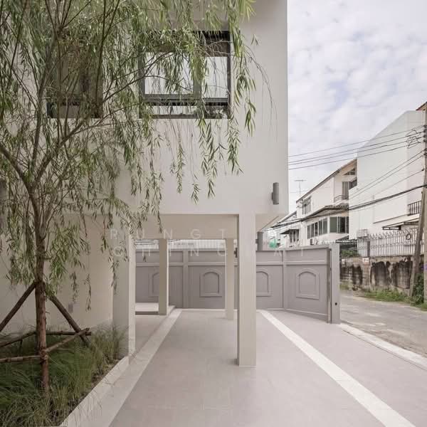 Single house for RENT in Ekkamai - Thonglor Sukhumvit, Bangkok, สุขุมวิท, Phra Kanong Nua, Watthana, Bangkok, 3 Bedrooms, 300 sqm, Single Detached House For Rent, by Rungtiwa Chinchai, 500277409 - DDproperty.com