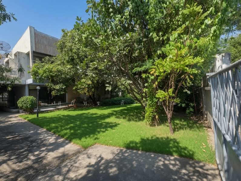 Spacious Land with Large House for Sale in Suan Luang – Prime Corner Lot on Main Road, Bangkok, Suan Luang, Bangkok, , 568 sqm, Land For Sale, by สุภัทร สังขมณี, 500277643 - DDproperty.com