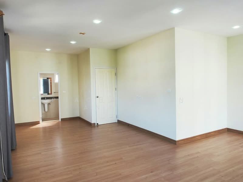 Golden Town Ladprao-Kaset Nawamin, Bangkok, Chorake Bua, Lat Phrao, Bangkok, 5 Bedrooms, 187 sqm, Single Detached House For Sale, by Phacharakorn Anusiri, 500277710 - DDproperty.com