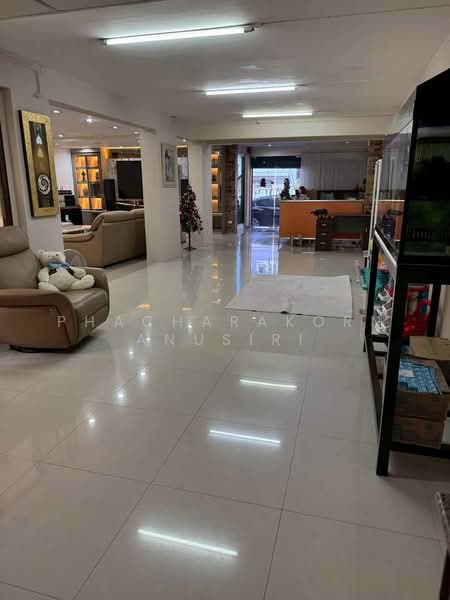 2-BR Townhouse, Bangkok, Khlong Chan, Bang Kapi, Bangkok, 2 Bedrooms, 141 sqm, Townhouse For Sale, by Phacharakorn Anusiri, 500277724 - DDproperty.com