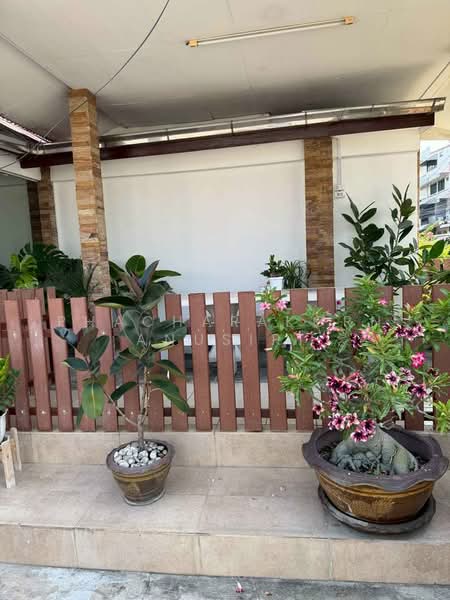 2-BR Townhouse, Bangkok, Khlong Chan, Bang Kapi, Bangkok, 2 Bedrooms, 141 sqm, Townhouse For Sale, by Phacharakorn Anusiri, 500277724 - DDproperty.com