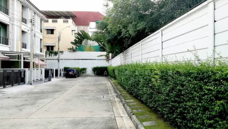 Baan Klang Muang S-Sense Rama 9-Ladprao, Bangkok, Soi Ladprao 84, Ladprao Road, Wang Thonglang, Wang Thonglang, Bangkok, 3 Bedrooms, 180 sqm, Townhouse For Sale, by Phacharakorn Anusiri, 500277726 - DDproperty.com