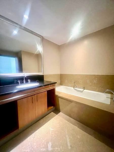 Sky Villas Sathorn : คอนโดสกาย วิลล่า สาทร, กรุงเทพ, 7 อาคาร แอสคอทท์ ถ.สาทร, ยานนาวา, สาทร, กรุงเทพ, 197 ตร.ม., คอนโด ให้เช่า, โดย Phacharakorn Anusiri, 500277750 - DDproperty.com