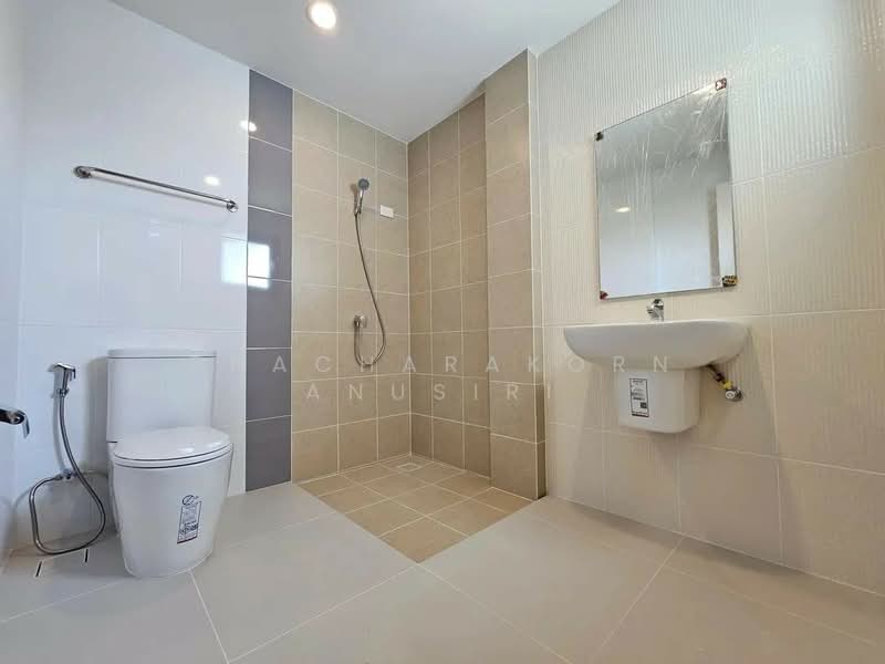 Baan Klang Muang The Edition Rama 9-Krungthep Kreetha, Bangkok, Kanchanaphisek Road 23, Saphan Sung, Saphan Sung, Bangkok, 4 Bedrooms, 218 sqm, Semi-Detached House (Twin House) For Rent, by Phacharakorn Anusiri, 500277763 - DDproperty.com