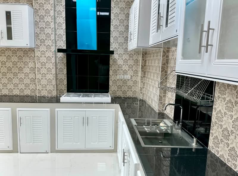 Rangsiya Udomsuk 58, Bangkok, Bang Na Nuea, Bang Na, Bangkok, 6 Bedrooms, 280 sqm, Townhouse For Sale, by HOME Real Estate Service, 500277942 - DDproperty.com