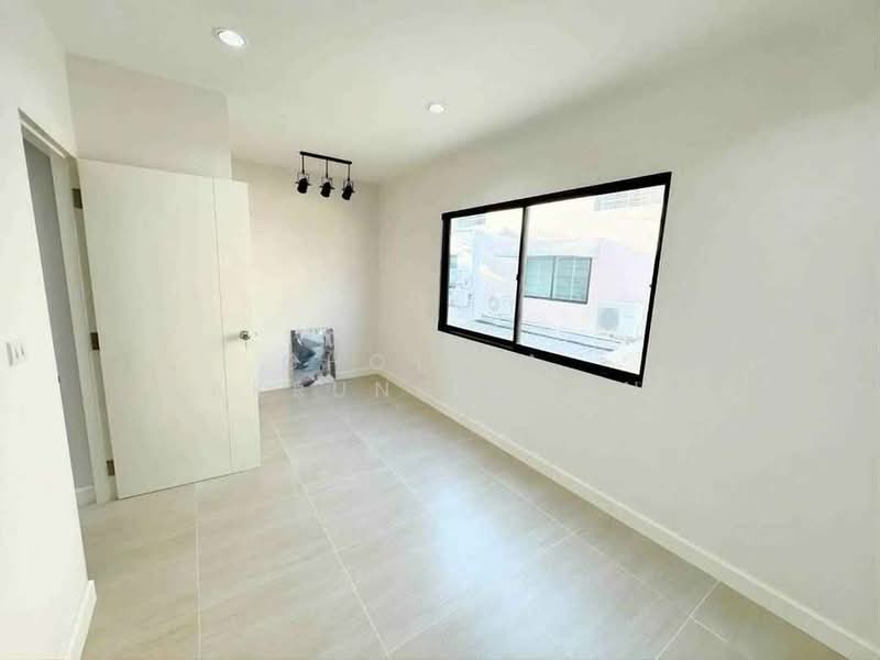 Baan klang muang Phaholyothin 50, Bangkok, Soi Phahonyothin 50, Khlong Tanon, Sai Mai, Bangkok, 3 Bedrooms, 204 sqm, Townhouse For Sale, by Chotika   Rakrungrueang, 500277998 - DDproperty.com