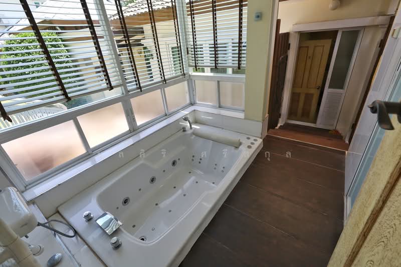 Laddarom Ratchapruek Rattanathibet 2, Nonthaburi, 99 Moo 1 Om Kret, Om Kret, Pak Kret, Nonthaburi, 6 Bedrooms, 500 sqm, Single Detached House For Sale, by ยลศิริ ศรีสกุล, 500278278 - DDproperty.com