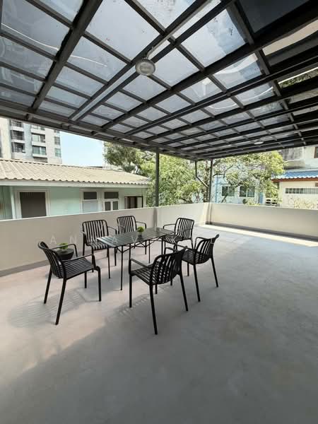 undefined, Bangkok, Phra Kanong, Khlong Toei, Bangkok, 5 Bedrooms, 400 sqm, Townhouse For Rent, by Vichai  Annavakulthorn, 500278375 - DDproperty.com