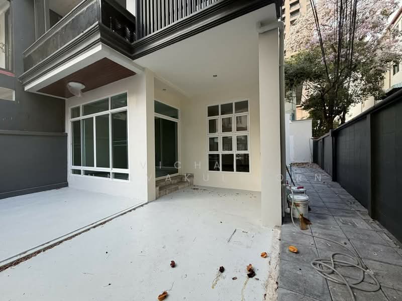 undefined, Bangkok, Phra Kanong, Khlong Toei, Bangkok, 5 Bedrooms, 400 sqm, Townhouse For Rent, by Vichai  Annavakulthorn, 500278375 - DDproperty.com