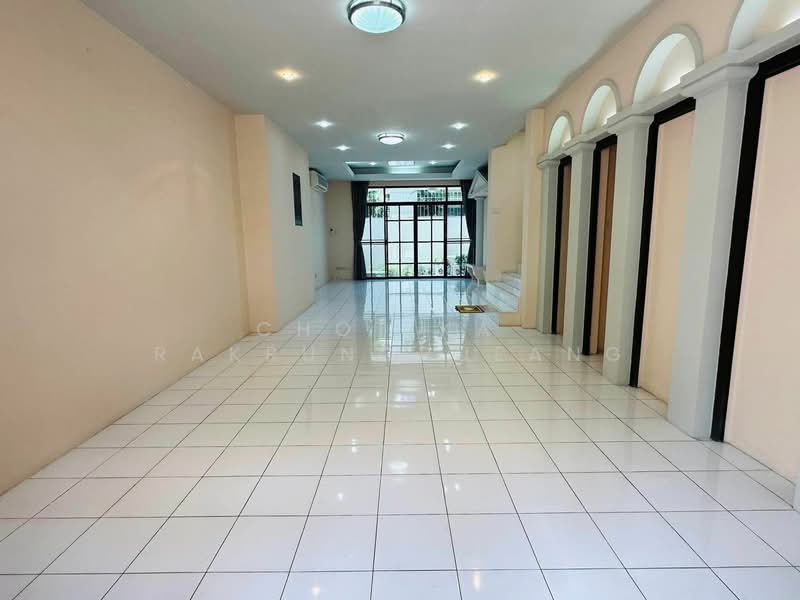 Moo Baan Chicha Castle, Bangkok, Sukhumvit 31, Khlongtoei Nua, Watthana, Bangkok, 3 Bedrooms, 350 sqm, Townhouse For Rent, by Chotika   Rakrungrueang, 500278399 - DDproperty.com