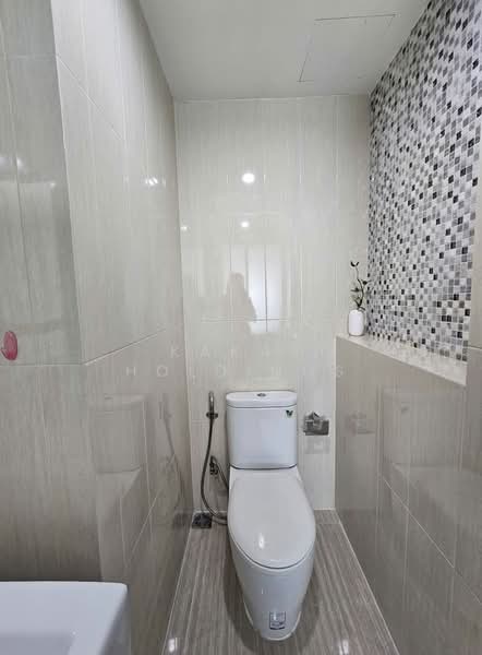 Life Ratchadapisek, Bangkok, 279 Ratchadapisaek Road, Huai Khwang, Huai Khwang, Bangkok, 2 Bedrooms, 65 sqm, Condo For Rent, by Kakar Holdings, 500278400 - DDproperty.com