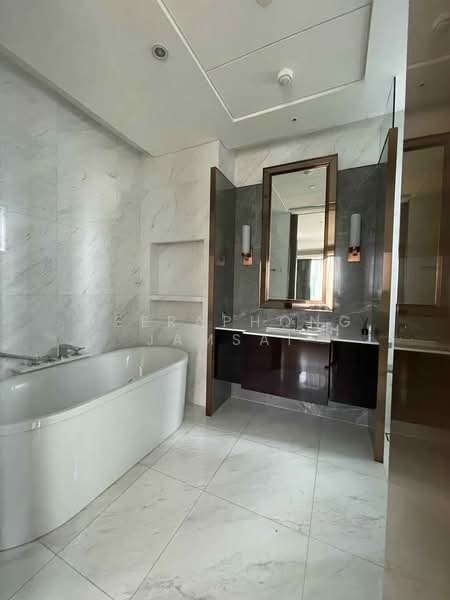 Sindhorn Tonson, Bangkok, 89 Soi Tonson Sarasin Road, Lumphini, Pathum Wan, Bangkok, 2 Bedrooms, 106 sqm, Condo For Rent, by Peeraphong Jamsai, 500278490 - DDproperty.com